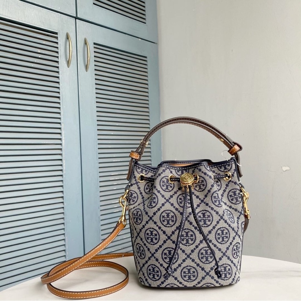 NEW Tory Burch monogram bucket bag